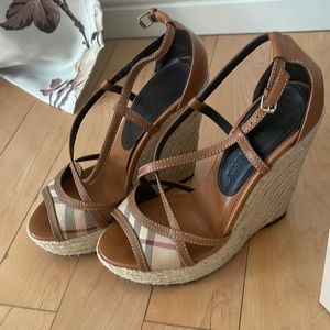 Burberry shoes wedges 💖